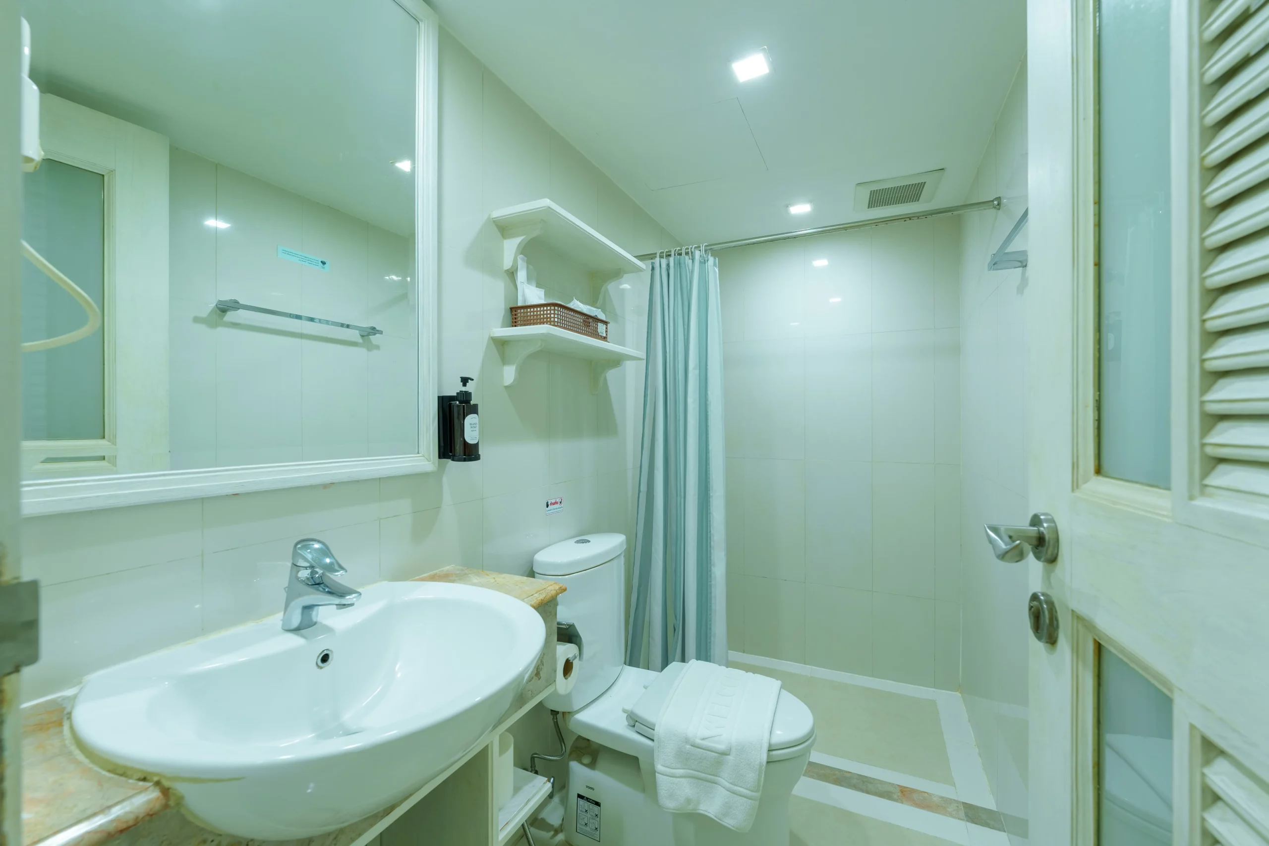 3 bedroom 2 bathroom Service Apartment in Bangkok-016