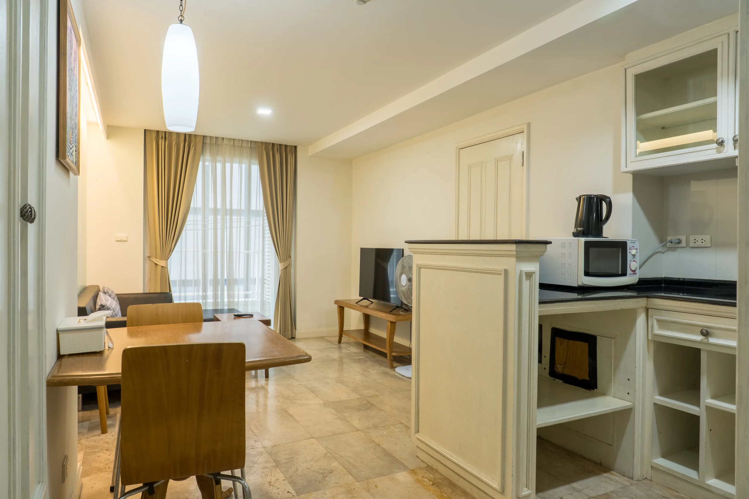 One bedroom one bathroom service apartment in Silom, Bangkok-01