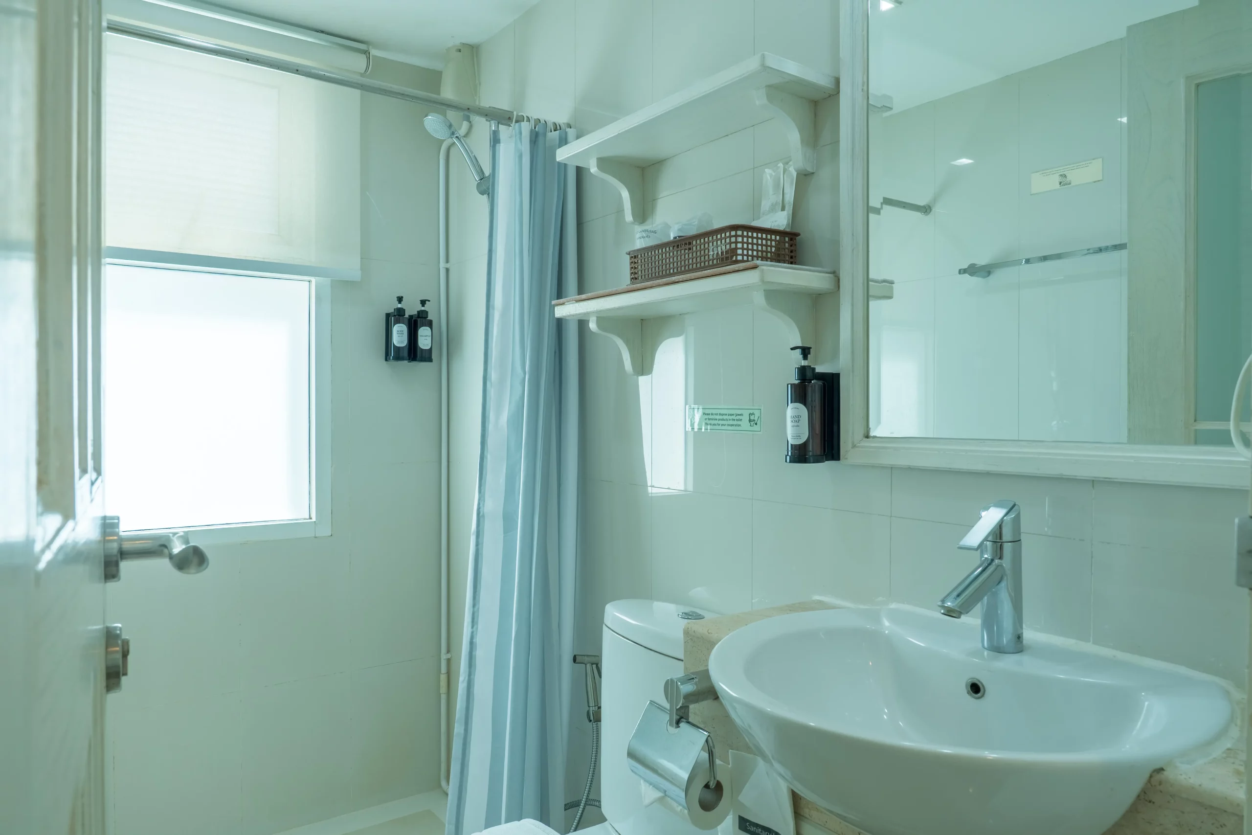 One bedroom one bathroom service apartment in Silom, Bangkok-010