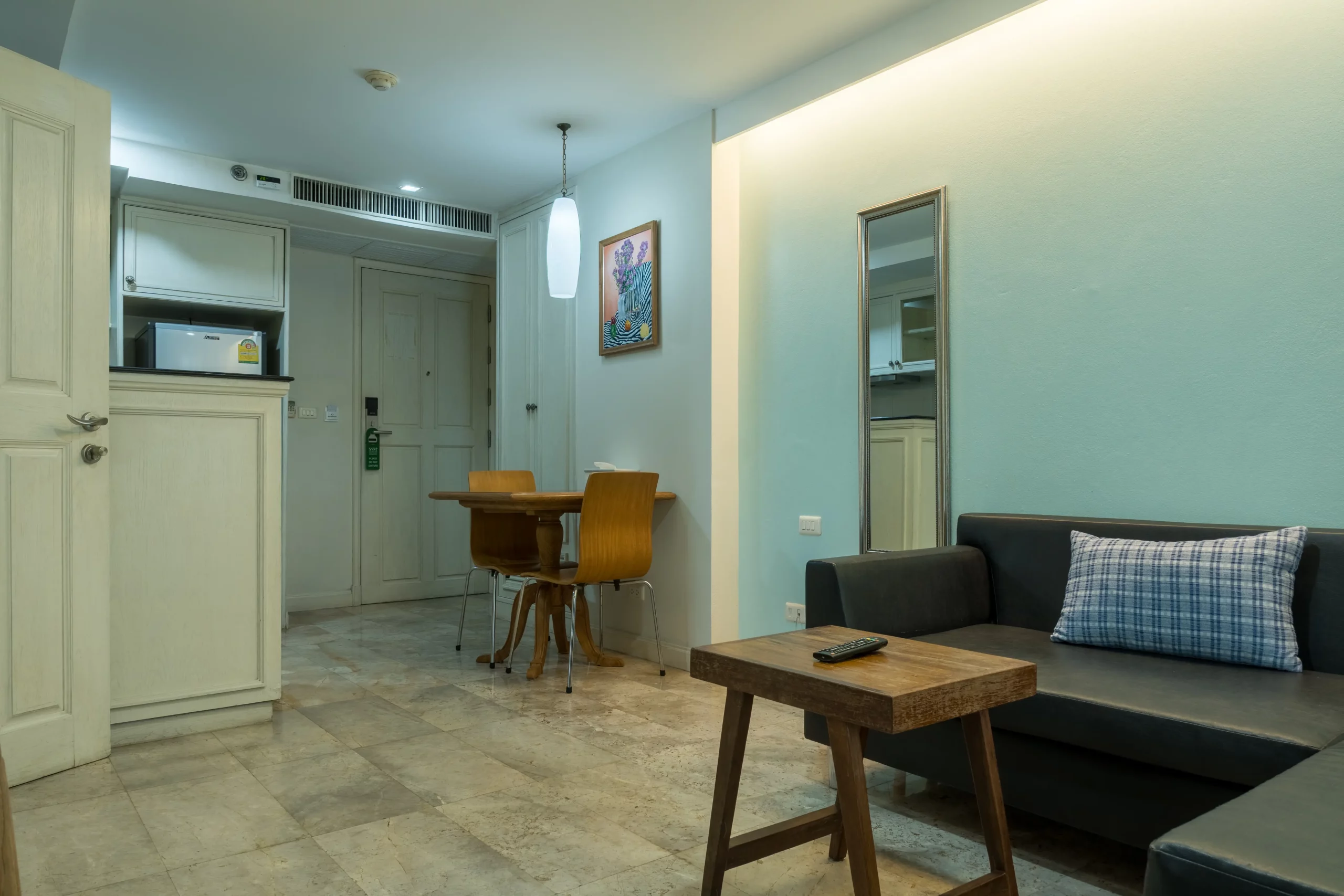 One bedroom one bathroom service apartment in Silom, Bangkok-012