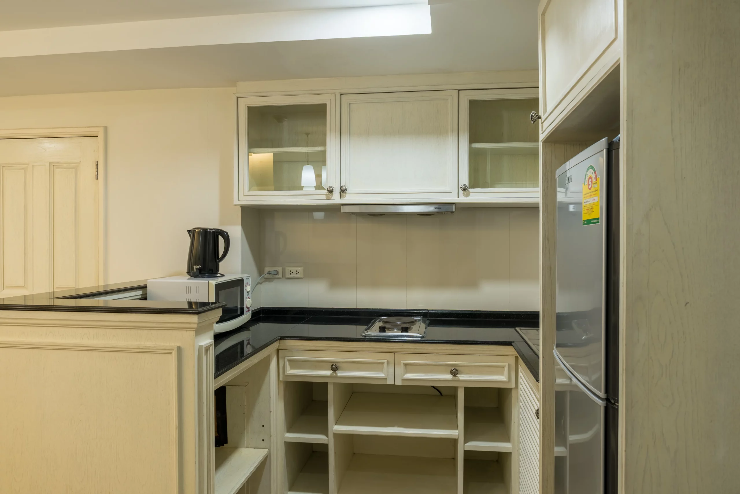 One bedroom one bathroom service apartment in Silom, Bangkok-02