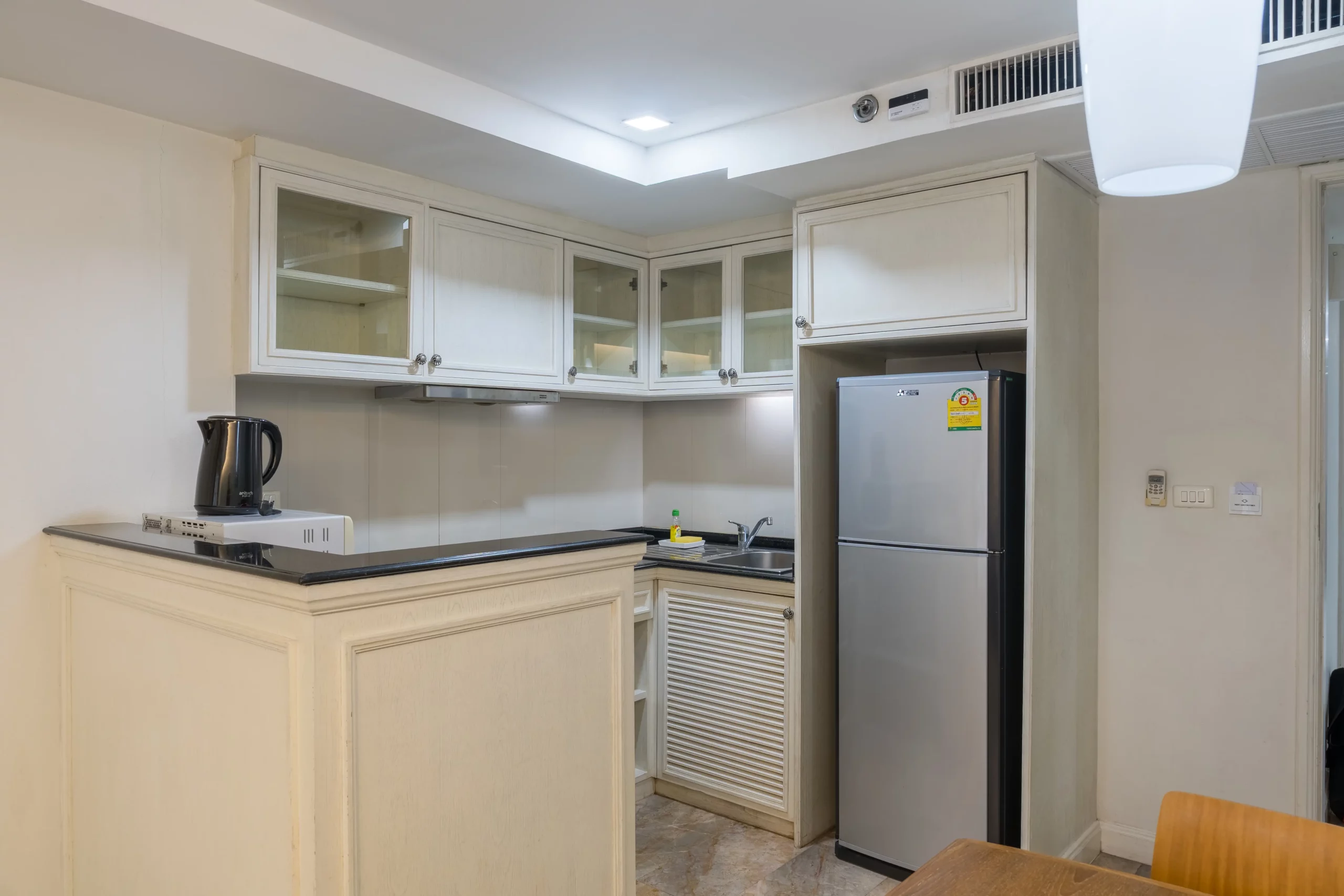 One bedroom one bathroom service apartment in Silom, Bangkok-03