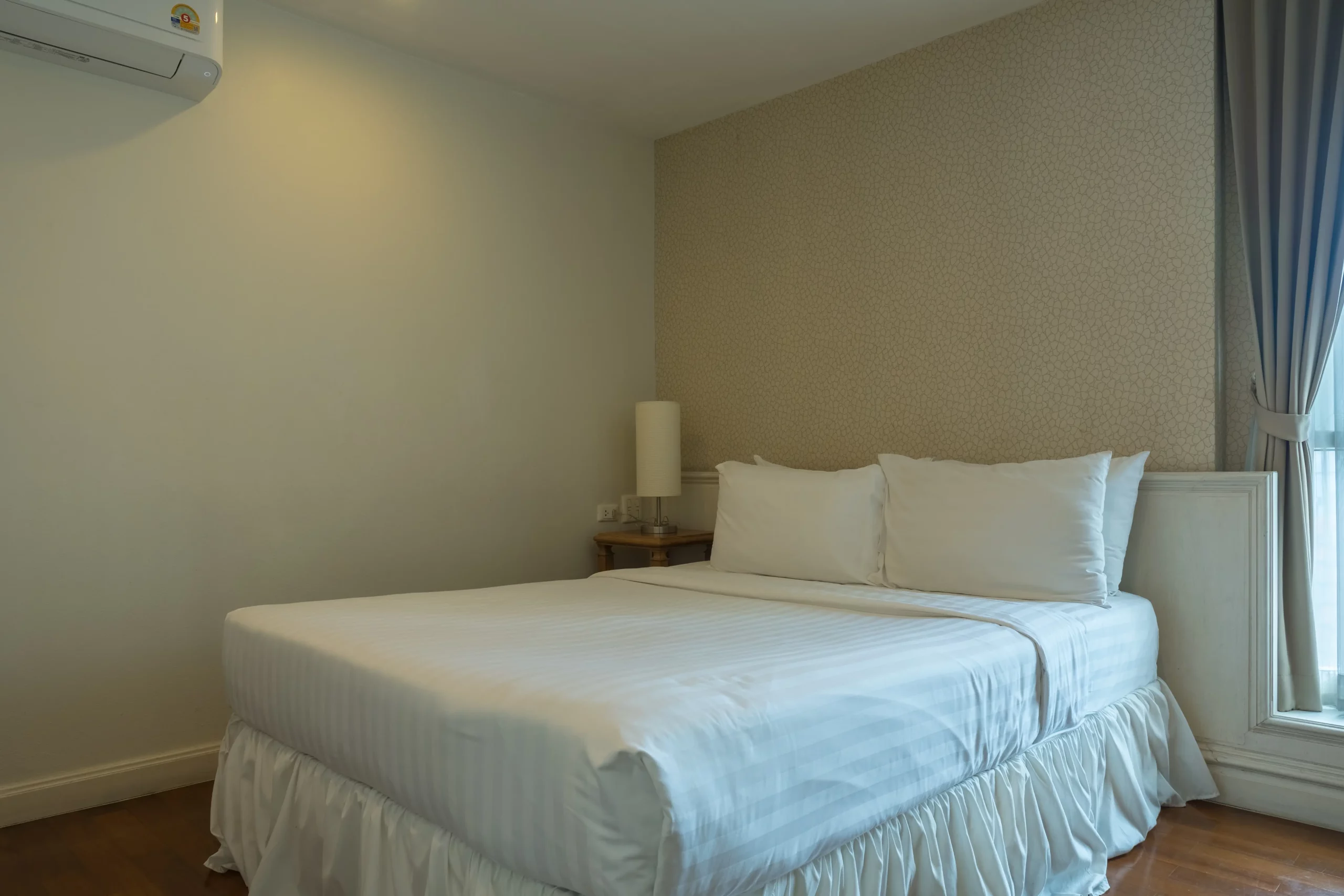 One bedroom one bathroom service apartment in Silom, Bangkok-06