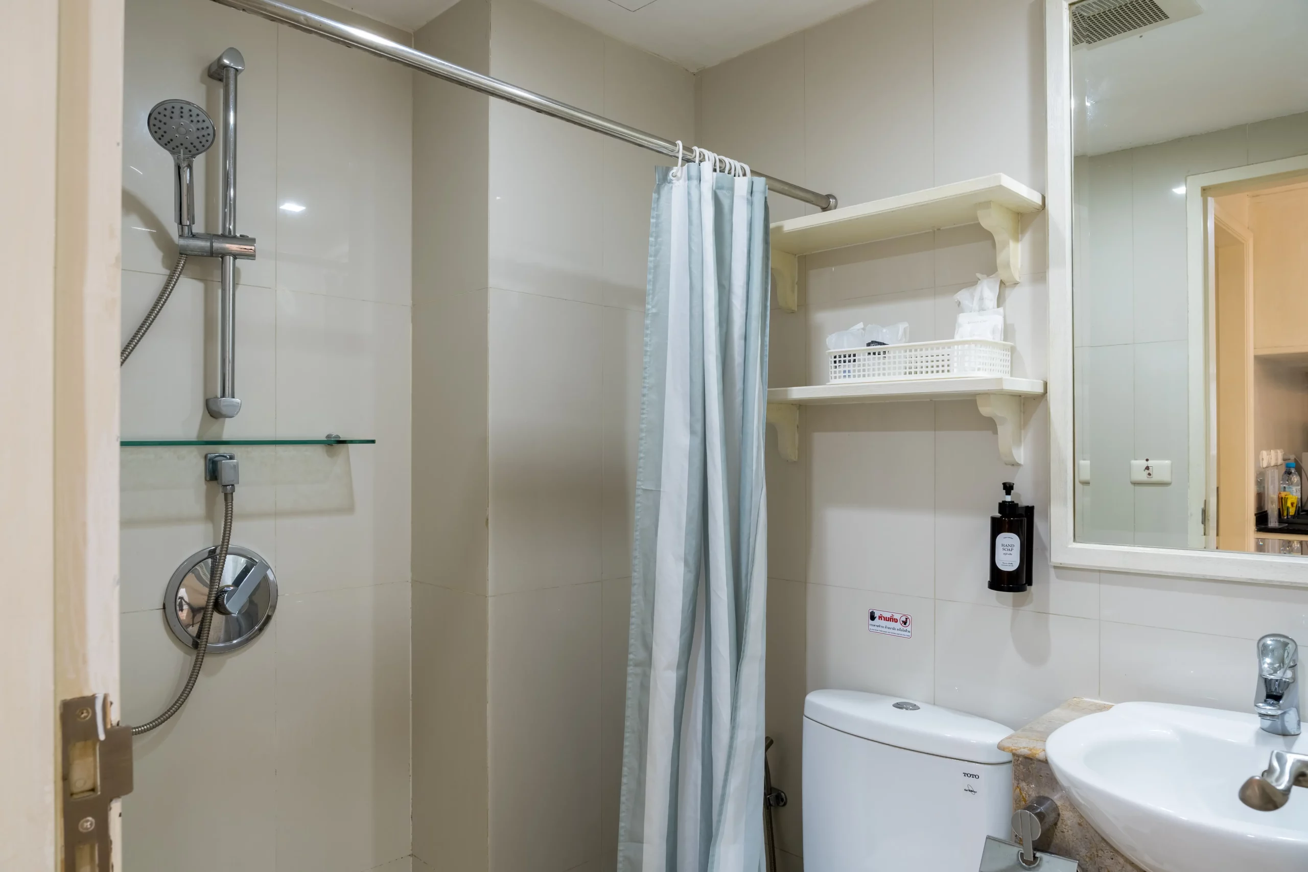 Two bedroom two bathroom service apartment in Silom, Bangkok-04